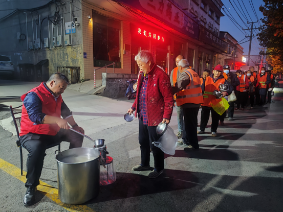 10.26坚守“金融为民”初心，看小人物的大担当丨中原银行人在行动系列报道②(1)_134800740_135166303531