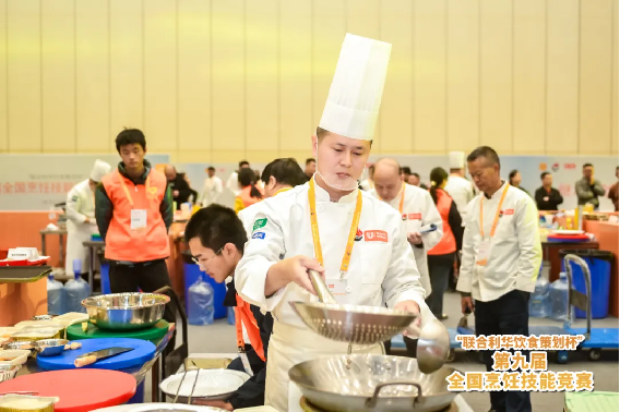 第九届全国烹饪技能竞赛总决赛，阿五团队荣获“6枚金奖”399